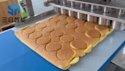 ماكينة تقطيع الكيك
