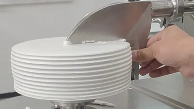 ماكينة تغطية وتزيين الكيك (محطتين)
